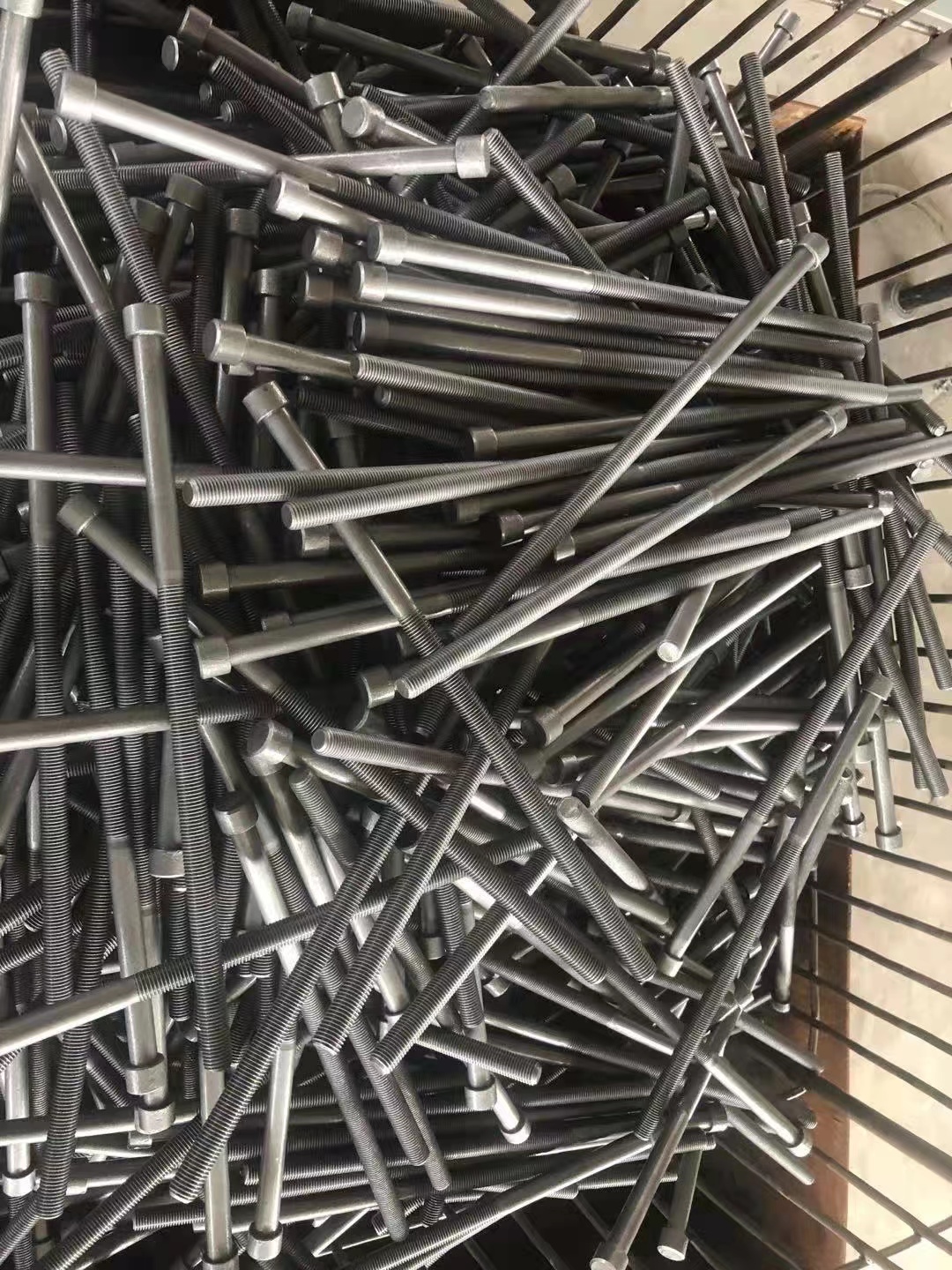 center bolt